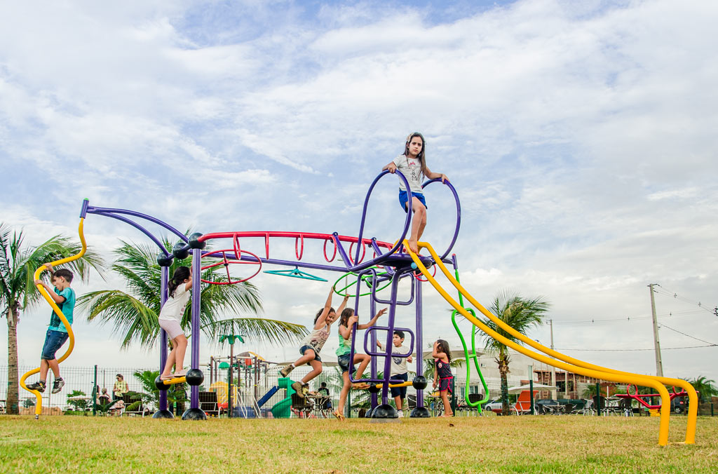 Crianças se divertindo no Multi Infantil da Ziober Brasil